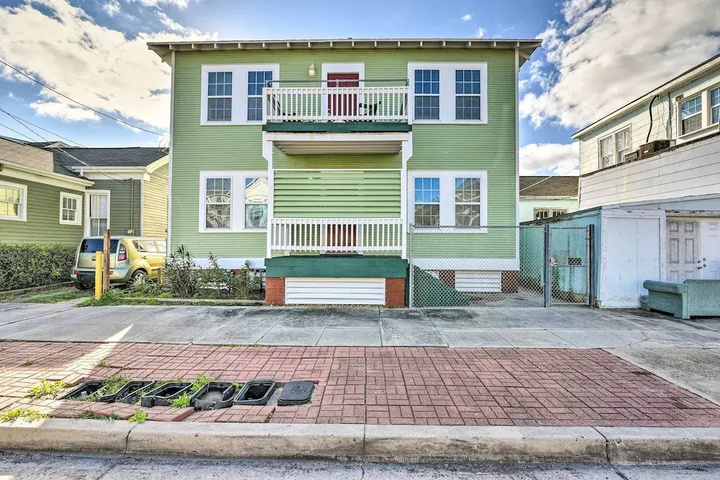 Exterior of Walk to Beach: Galveston Home w / Grill Near Pier!