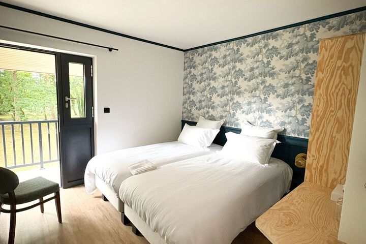 Room 8 of 16