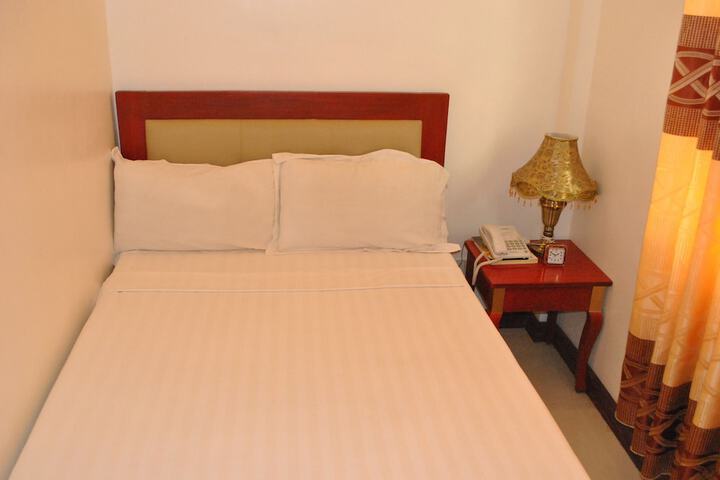 Room 9 of 33