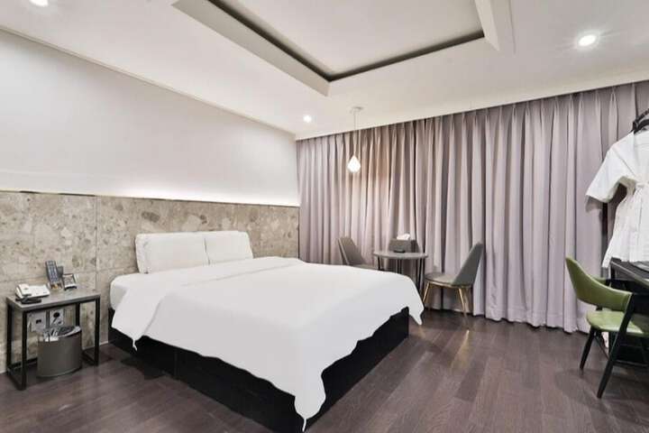 Room 15 of 44