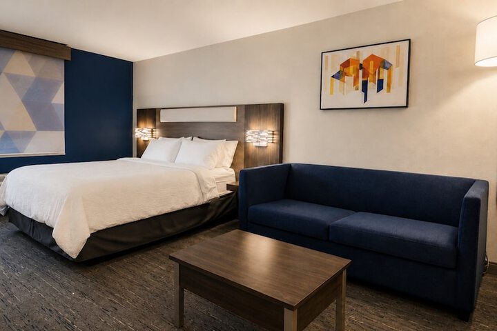 Room 44 of 102