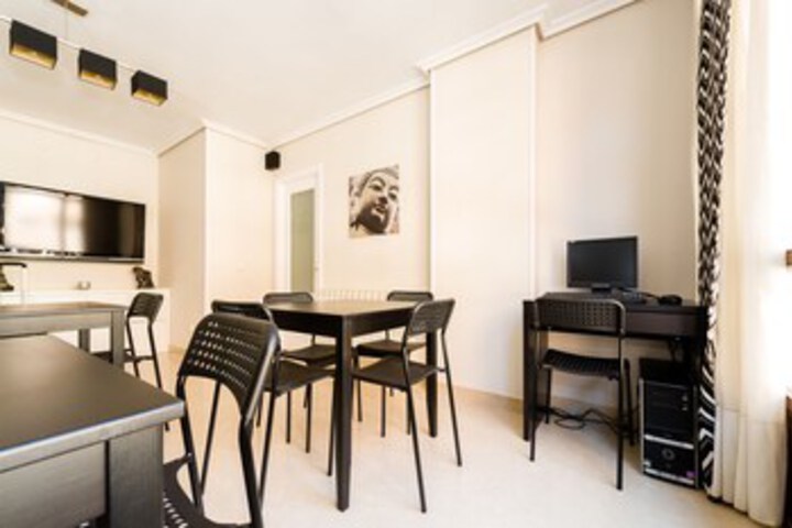 Room 4 of 11