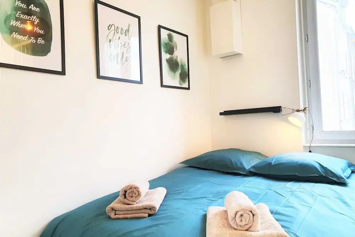 Room 2 of 10