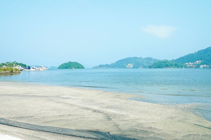 Beach 158 of 185