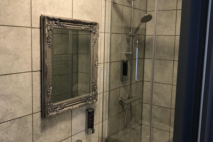 Room 17 of 23