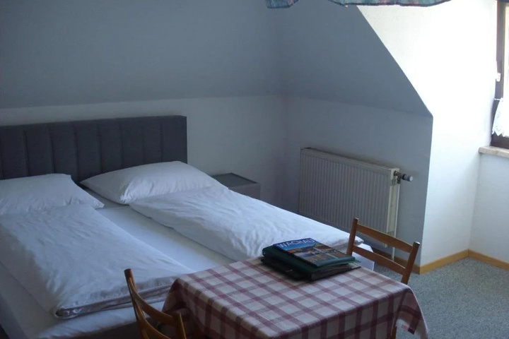 Room 3 of 8