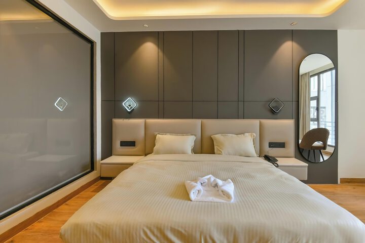 Room 13 of 26