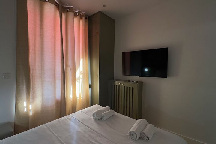 Room 8 of 15