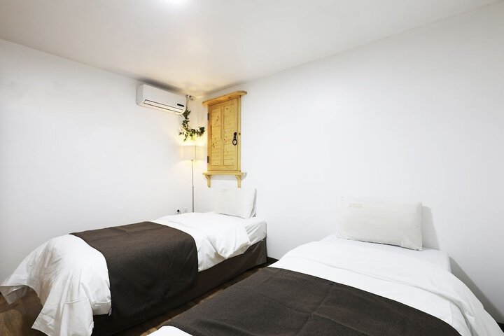 Room 72 of 111
