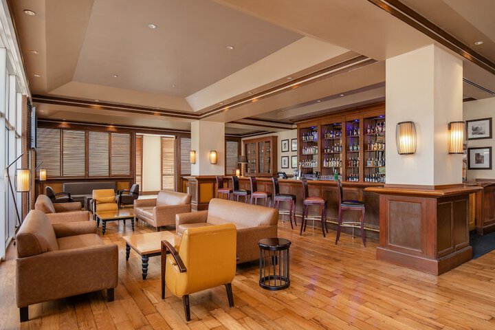 Lounge 108 of 127