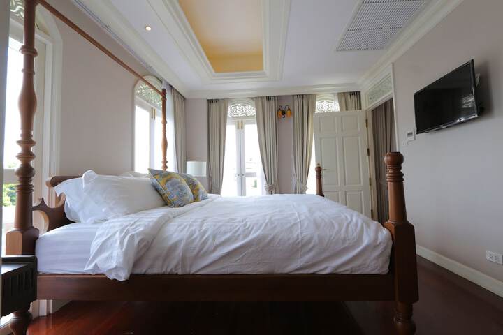 Room 22 of 81