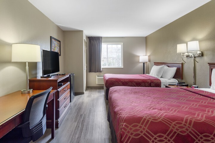 1 Queen Bed (2 of 12)