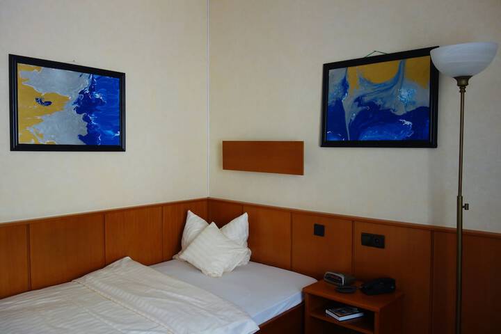 Room 11 of 50