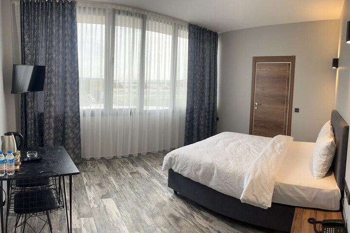Room 3 of 10