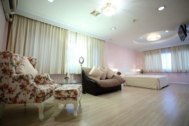 Room 6 of 71