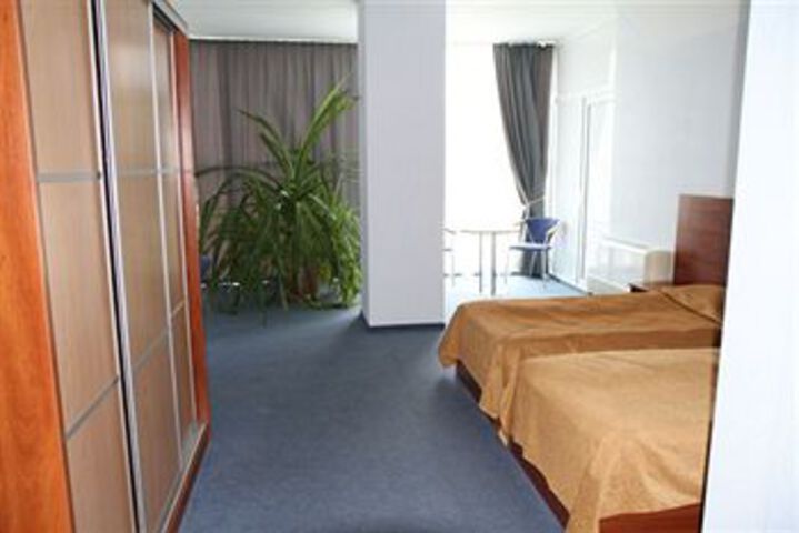 Room 13 of 25