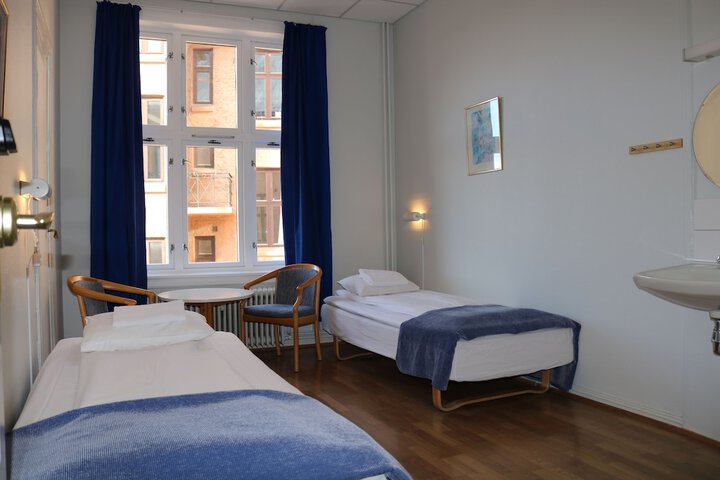 Room 10 of 60