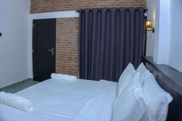 Room 9 of 28