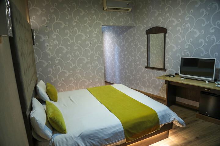 Room 11 of 20