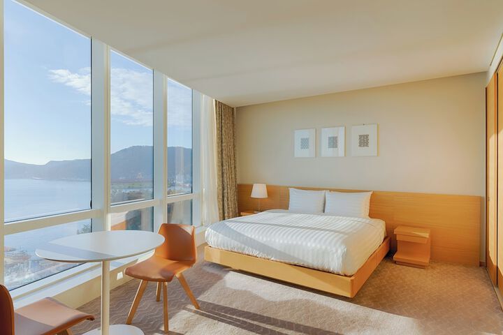 Room 37 of 74