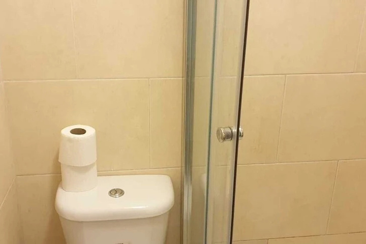 Room 6 of 11
