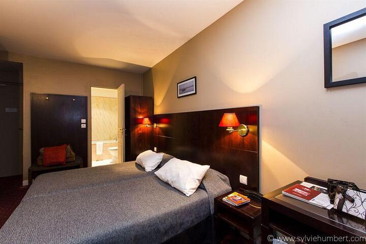 Room 52 of 84