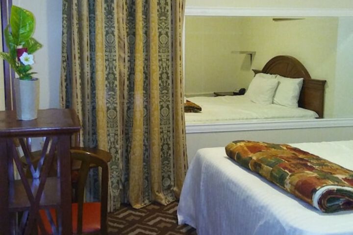 Room 15 of 28