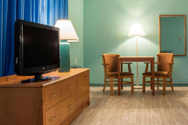 1 King Bed Accessible (4 of 7)