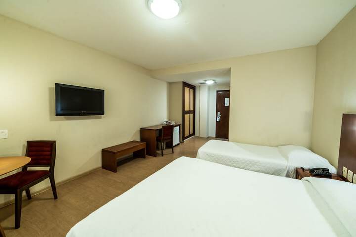 Room 28 of 86