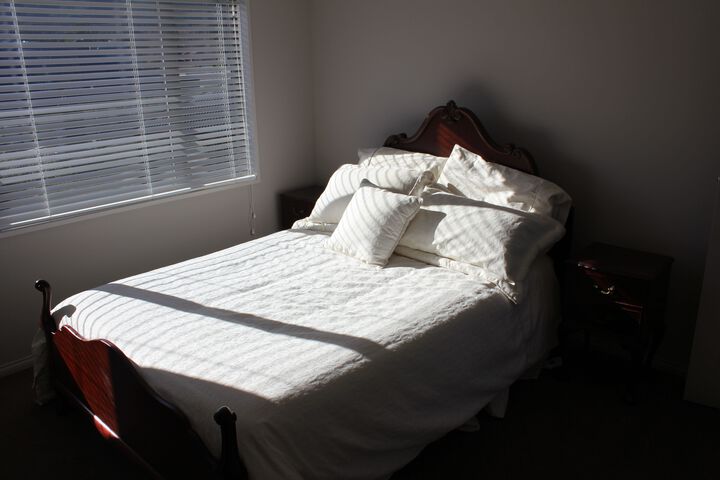 Room 11 of 18