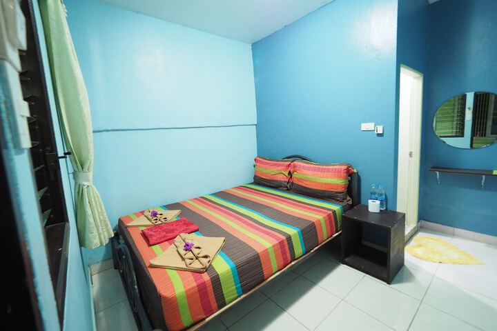 Room 5 of 32