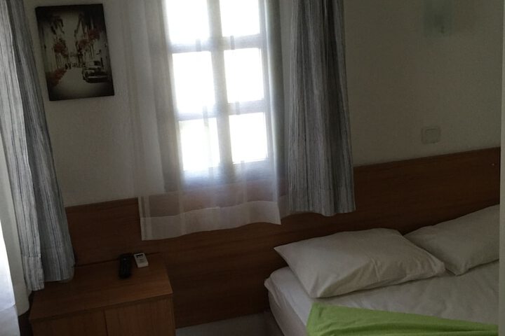 Room 5 of 45