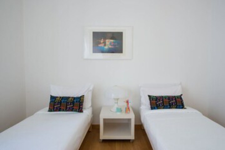 Room 11 of 25