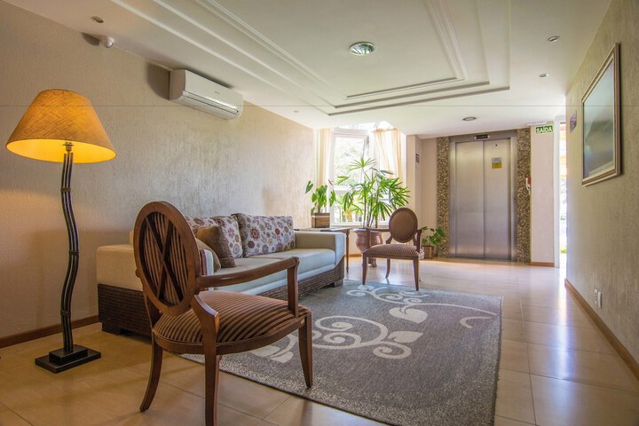 Hotel 2 of 122