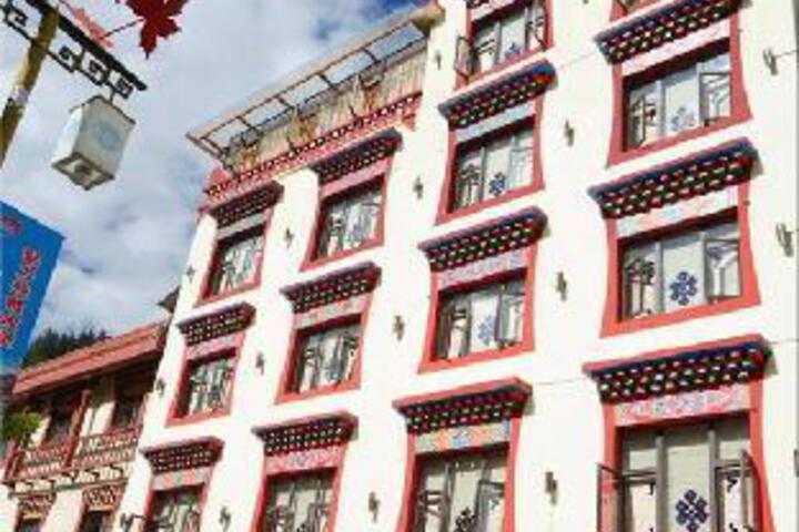Exterior of Li County Sani Jiarong Hotel