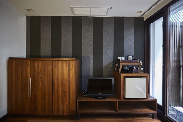 Room 9 of 50