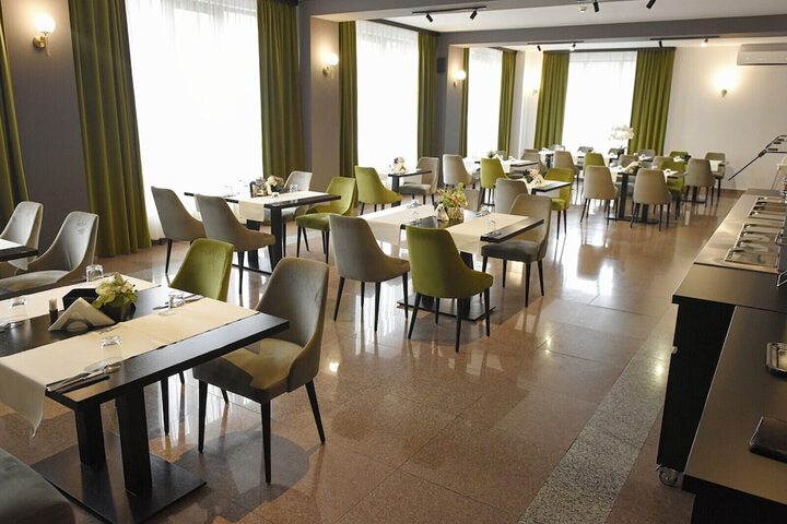 Dining 44 of 60