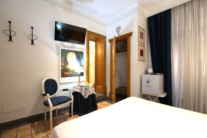 Room 40 of 76