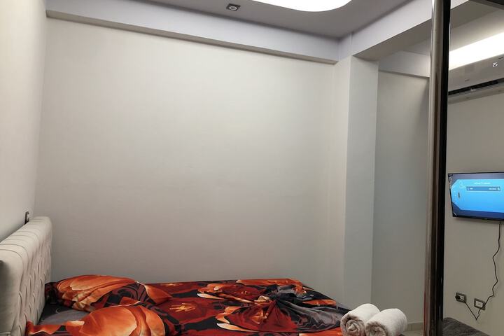 Room 9 of 20