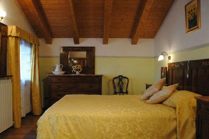 Room 3 of 8