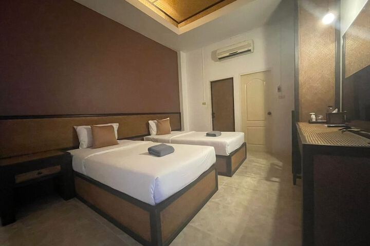 Room 34 of 76