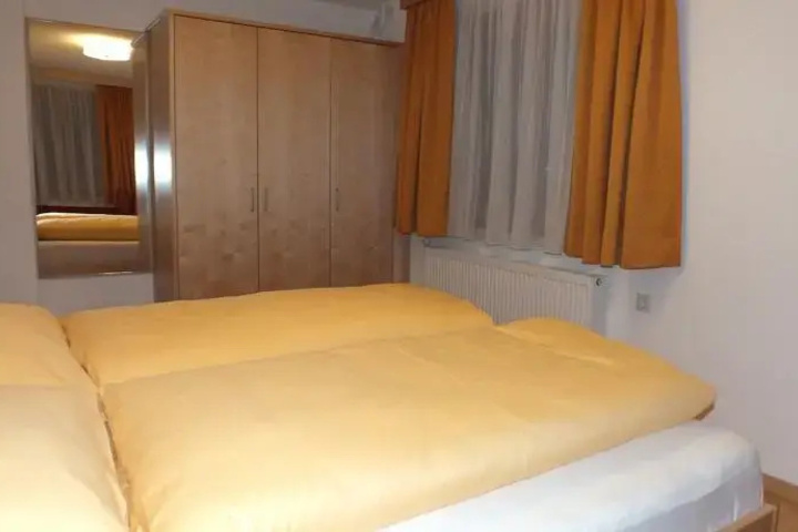 Room 3 of 16