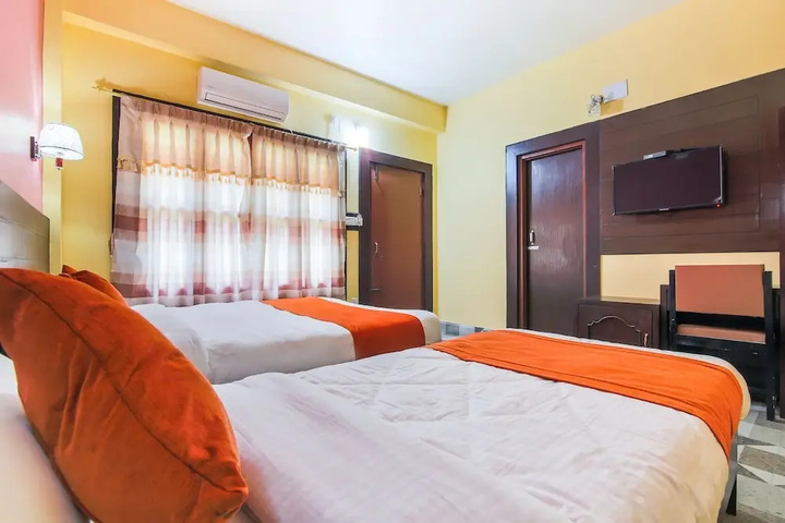 Room 4 of 13