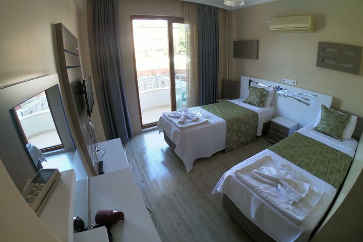 Room 3 of 32