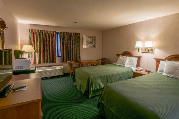 Room 4 of 13