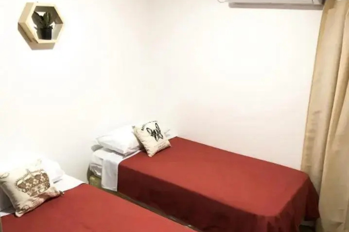 Room 3 of 10