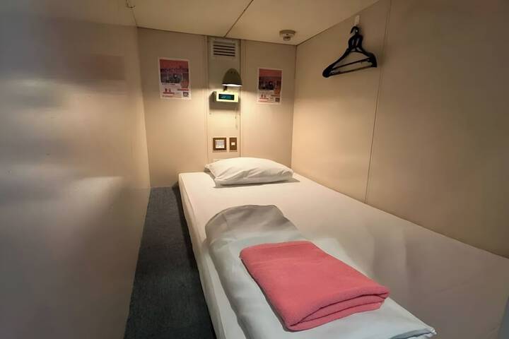 Room 11 of 33