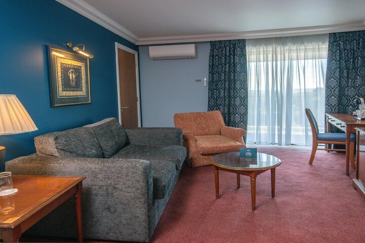 Room 28 of 79