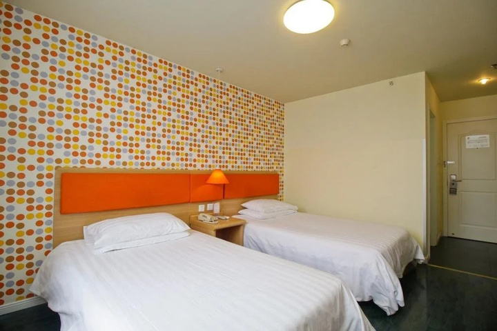 Room 5 of 11