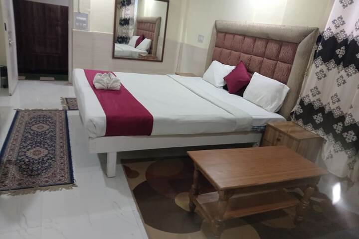 Room 6 of 17